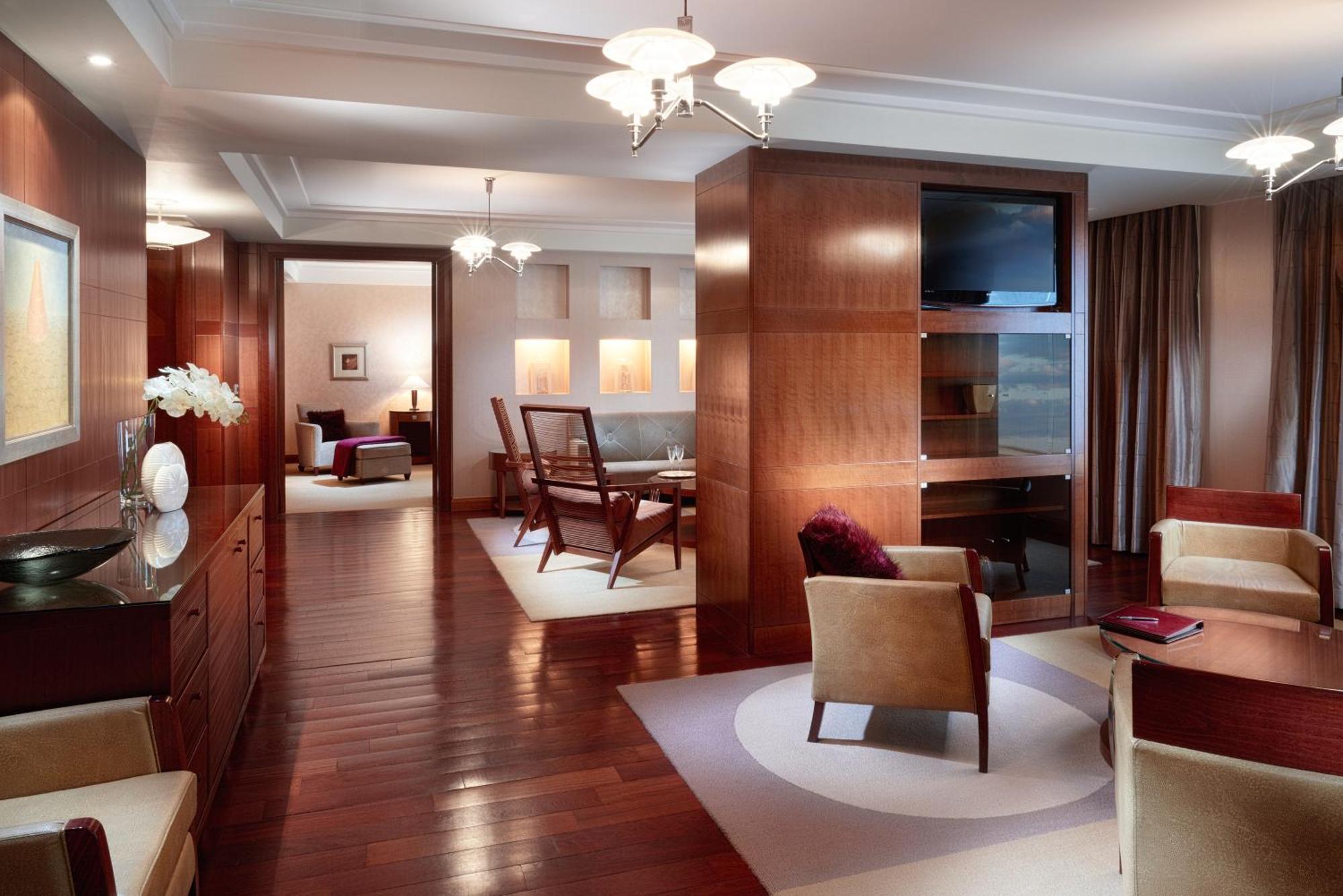 Regent Warsaw Hotel Exterior foto A suite at the Mandarin Oriental, Munich