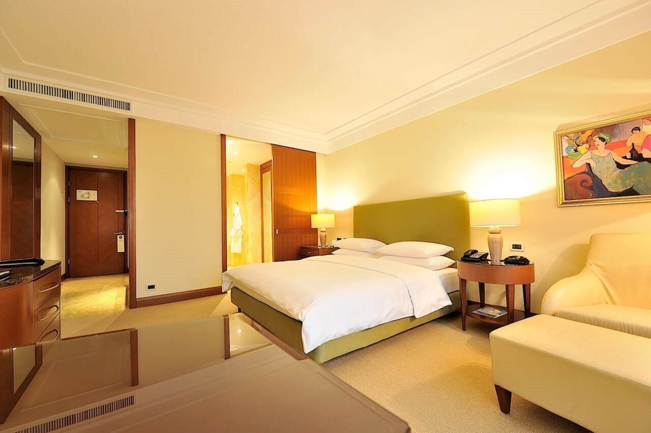 Regent Warsaw Hotel Exterior foto A room at the hotel
