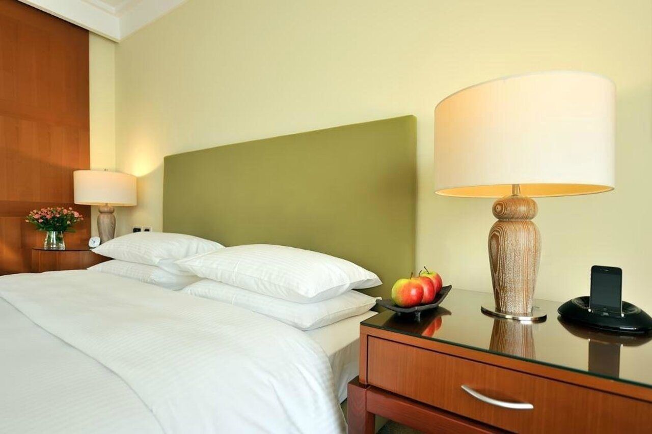 Regent Warsaw Hotel Exterior foto A bedroom at the hotel